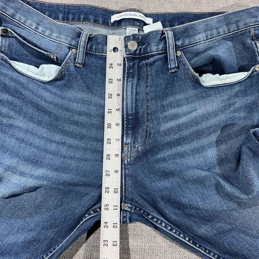 Calvin Klein Jeans Straight Leg Mens 37x30 Blue Excellent Medium Wash Denim